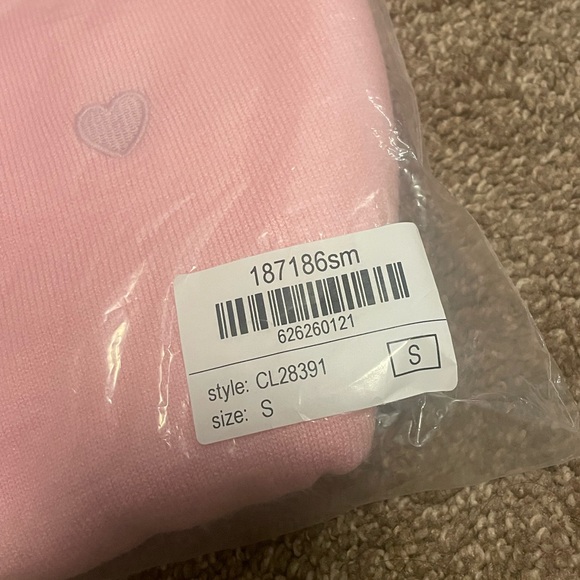 Women’s Heart Sweater. Never Worn Brand New - Picture 5 of 5